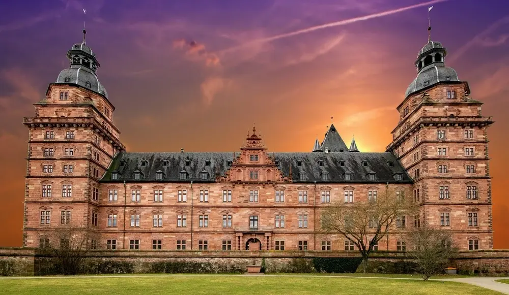 Schloss Johannisburg in Aschaffenburg – Wahrzeichen der Stadt am Main in Bayern